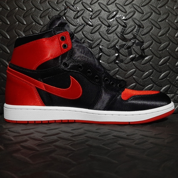 Jordan 1 Retro High OG Satin Bred (Women's) FD4810-061 size 12 - Picture 4 of 12